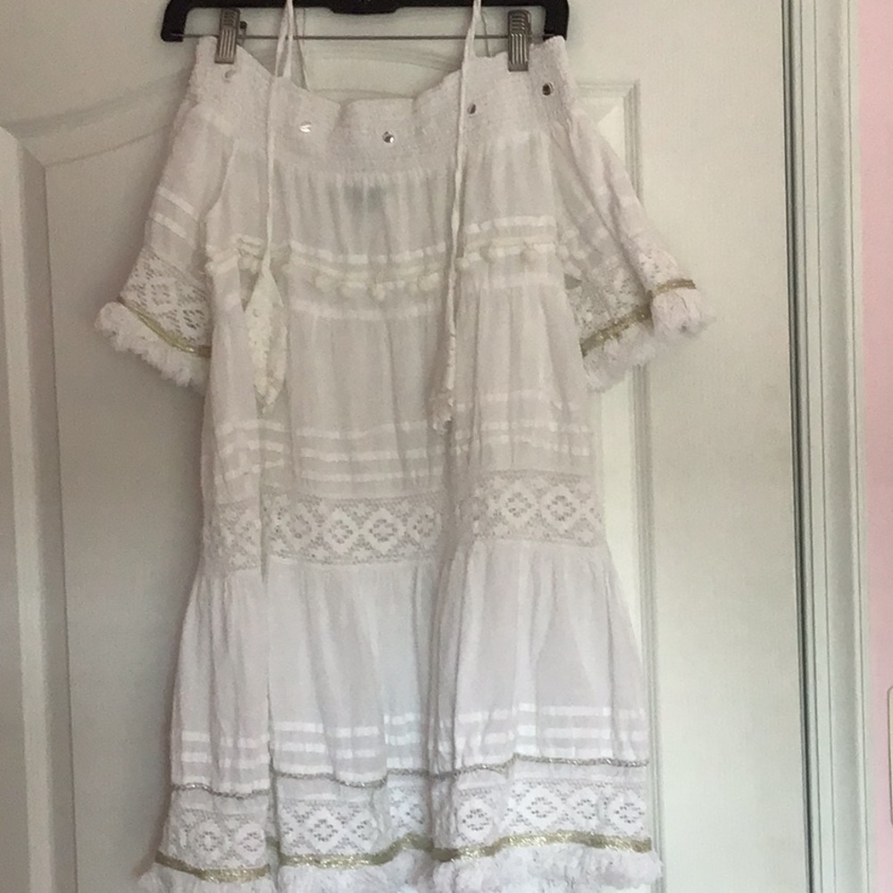 Anica Sartoria lace,embroidered top